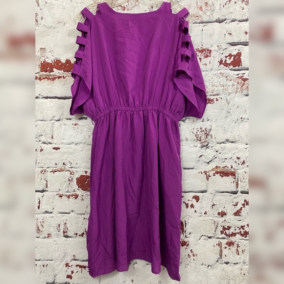 TORRID Cut Out Short Sleeve Dress (1X) - Picture 4 of 4